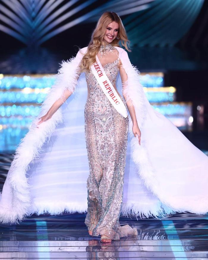 Chưa thi Miss World, Hoa hậu Ý Nhi đã được netizen đề xuất Evening Gown - ảnh 7