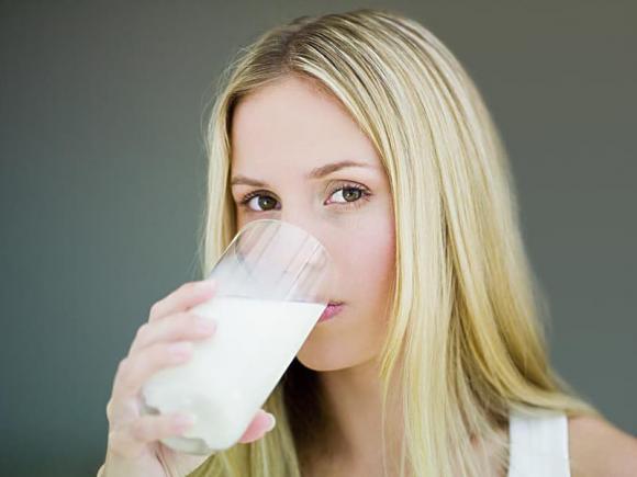 Sữa rất tốt cho sức khỏe, nhưng có những người uống sữa vào buổi sáng như ''uống thuốc độc'', tuyệt đối cần tránh - ảnh 3