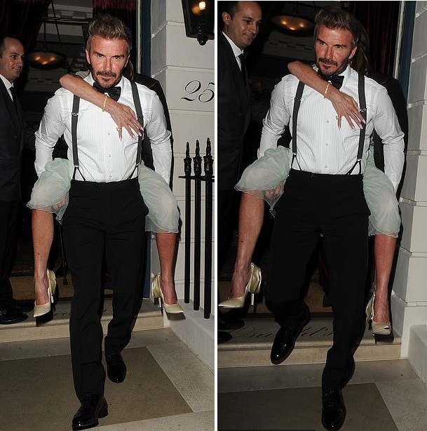 Góc chồng nhà người ta: David Beckham cõng vợ ra về sau khi tan tiệc vào lúc 2h30 sáng, quan tâm đến từng chi tiết nhỏ - ảnh 1
