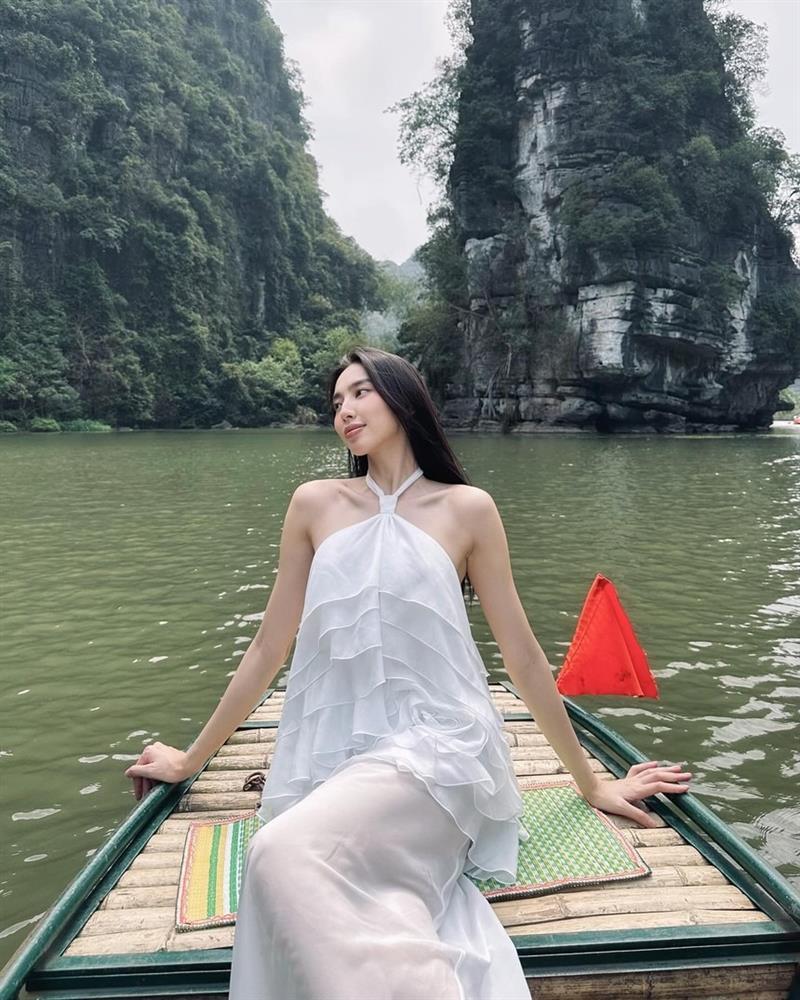 Tham khảo mỹ nhân Việt 10 set váy đi du lịch cực ăn ảnh - ảnh 3