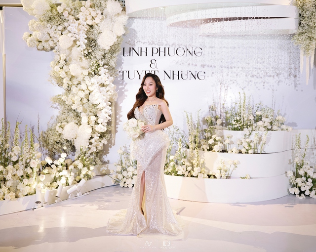 Cận cảnh 3 chiếc váy cưới hàng trăm triệu của bà xã TiTi (HKT) trong hôn lễ xa hoa - ảnh 5