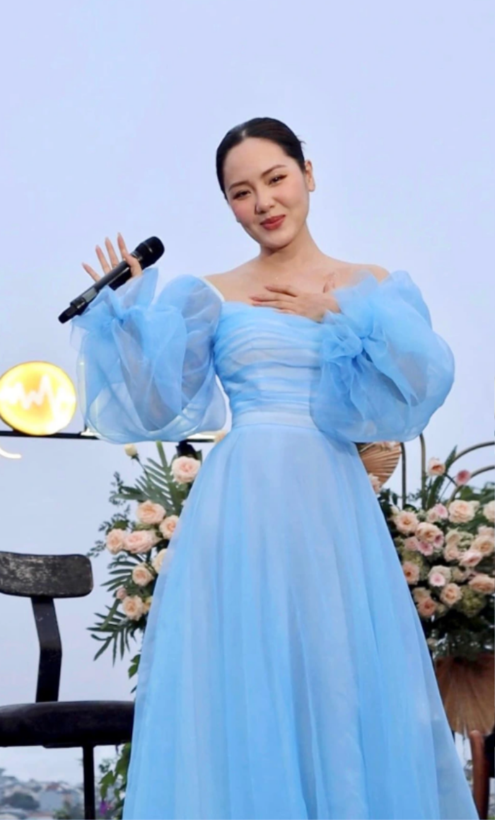 Khán giả hét lớn đòi bỏ về khi ca sĩ Phương Linh đang hát? - ảnh 1