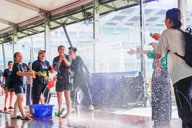 Nếu Thái Lan có Songkran, thì TP.HCM cũng có đại hội té nước Splash Out cực mát - ảnh 3