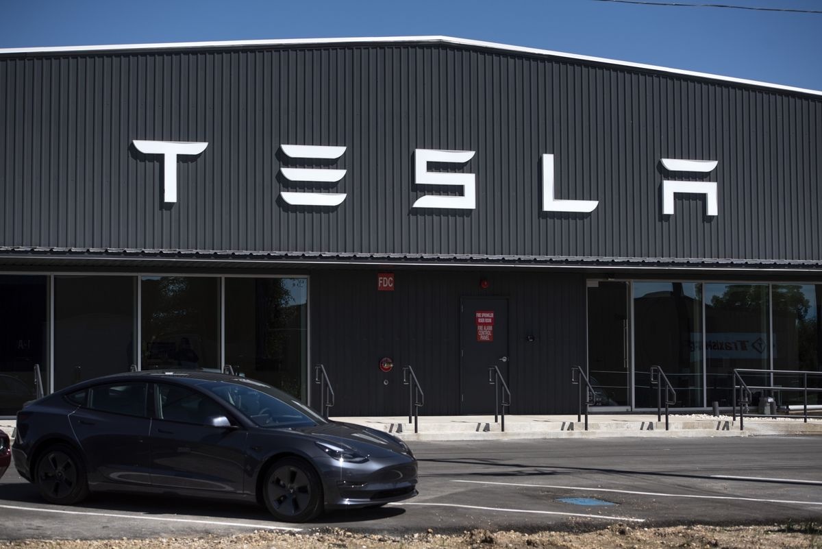 Doanh số giảm, Tesla tiếp tục hạ giá xe điện - ảnh 2