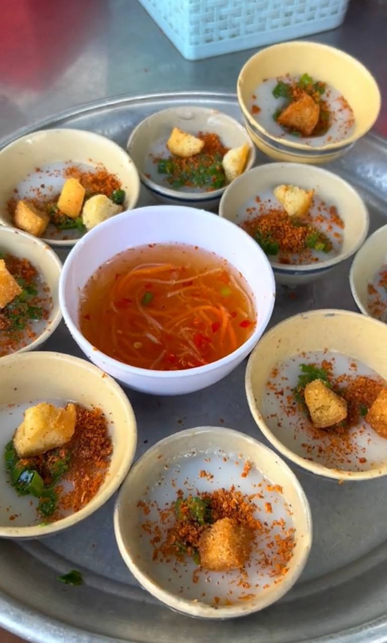 4 quán ngon chỉ dân địa phương mới biết ở Nha Trang: Bánh canh lòng cá phải thử khi đến xứ biển, hàng gỏi bò khô núp hẻm - ảnh 19