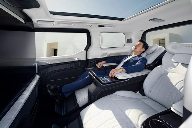 Zeekr 009 Grand ra mắt: Giá quy đổi gần 2,8 tỷ, chung gầm Volvo EM90, có TV 43inch, tủ lạnh, ghế massage như ở nhà - ảnh 2