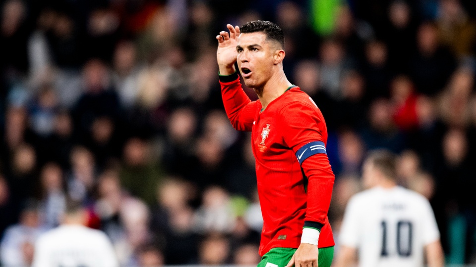 HLV Capello kết thúc tranh luận giữa Ronaldo và Messi - ảnh 1