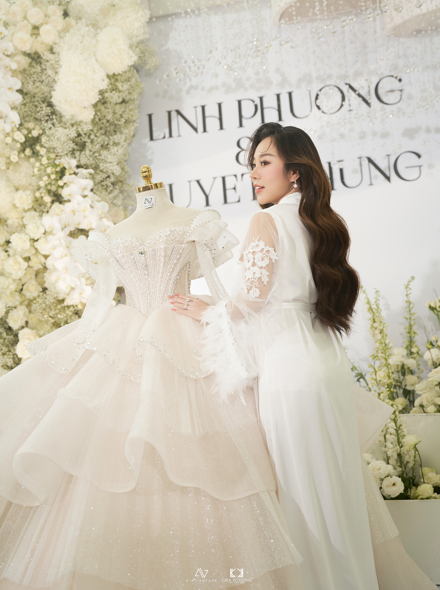 Cận cảnh 3 chiếc váy cưới hàng trăm triệu của bà xã TiTi (HKT) trong hôn lễ xa hoa - ảnh 2