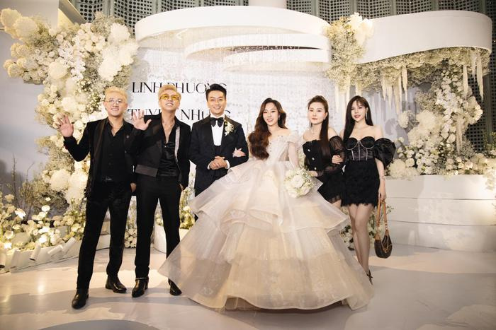 HKT hội ngộ trong đám cưới của TiTi, visual ''hack tuổi'' của cả ba lộ rõ trước ống kính - ảnh 2