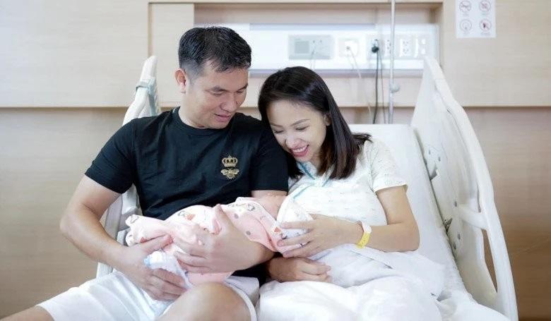 Sau hôn nhân đổ vỡ, 3 mỹ nhân Việt hạnh phúc viên mãn khi tái hôn, bầu lần 2 được chồng 'cưng như trứng mỏng' - ảnh 14