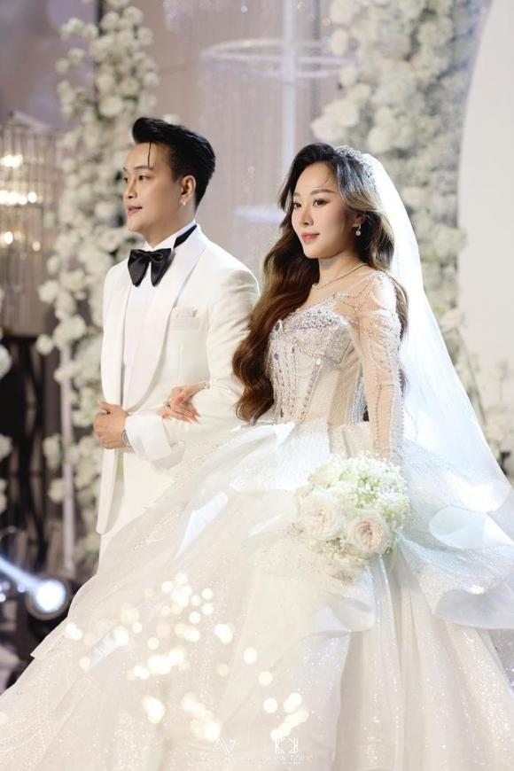 3 chiếc đầm cưới 300 triệu của vợ cựu thành viên nhóm HKT - TiTi có gì đặc biệt? - ảnh 4
