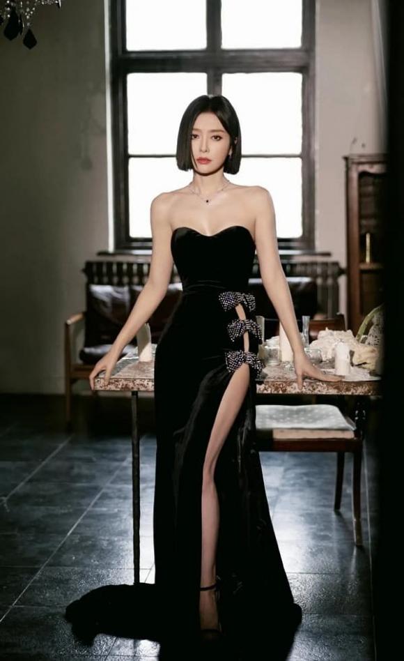 Thân hình của Tần Lam ở tuổi 45 thật ''điên rồ'', cô mặc váy trắng bó sát hay váy đen cắt xẻ đều quá gợi cảm - ảnh 8
