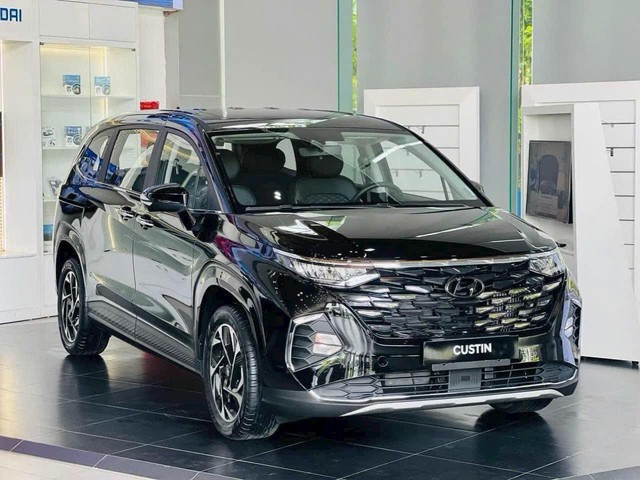 Hyundai Custin giảm giá 85 triệu tại đại lý: Bản ''full option'' còn 914 triệu, rẻ ngang Innova Cross tiêu chuẩn - ảnh 2