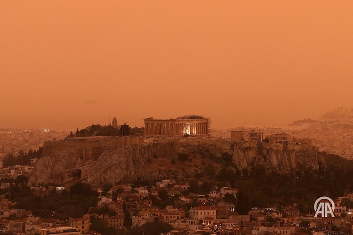 Khói mù màu cam ''nuốt chửng'' các thành phố Hy Lạp - ảnh 2