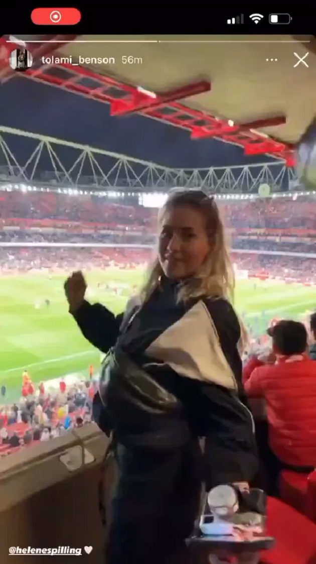 Arsenal hủy diệt Chelsea, bạn gái Odegaard ăn mừng đáng yêu - ảnh 1