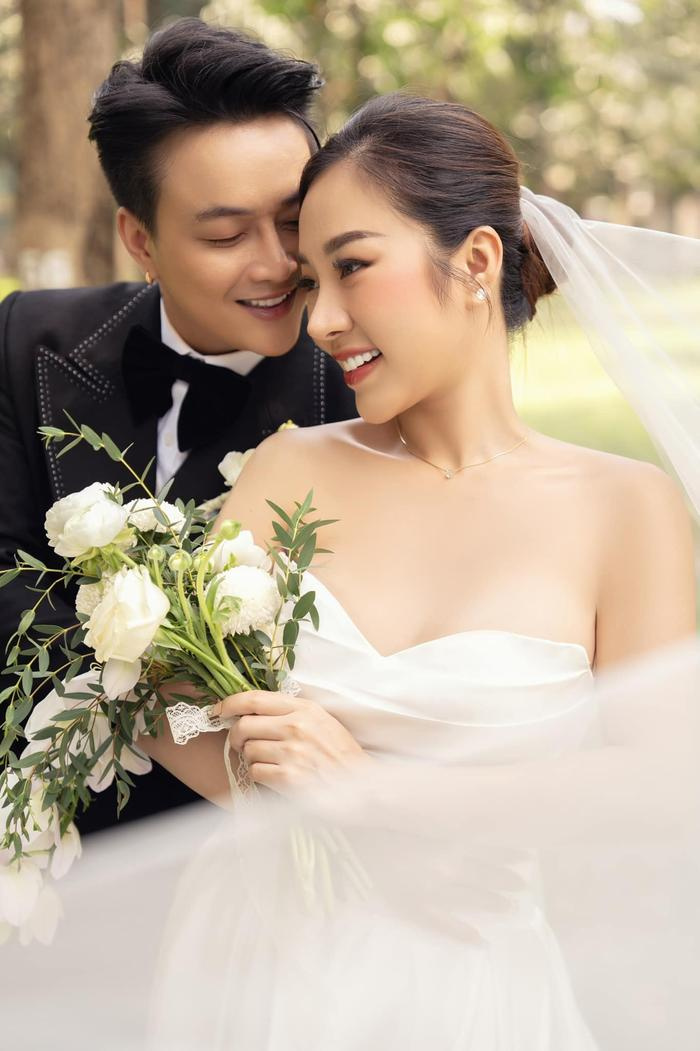 Bà xã TiTi (HKT) hé lộ cuộc sống hôn nhân: Không bao giờ cãi nhau, không cần nấu ăn - ảnh 4