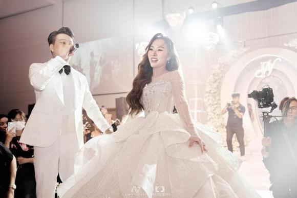 3 chiếc đầm cưới 300 triệu của vợ cựu thành viên nhóm HKT - TiTi có gì đặc biệt? - ảnh 3