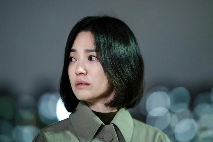 Dàn sao Hậu Duệ Mặt Trời sau 8 năm: Song Joong Ki chững lại, Song Hye Kyo thành công vượt bậc - ảnh 2