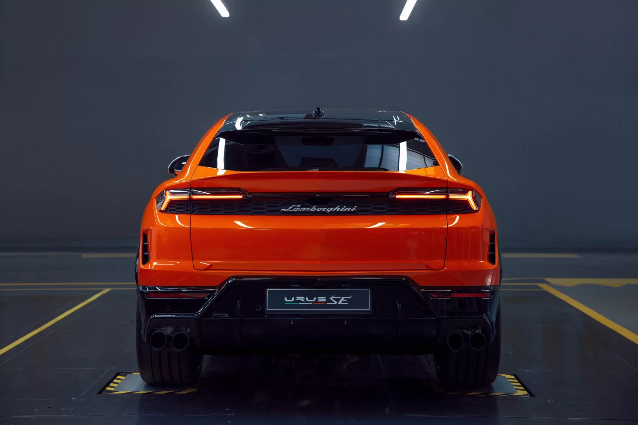 Lamborghini Urus SE ra mắt: Mạnh gần 800 mã lực, cạn xăng vẫn chạy được 55km - ảnh 16