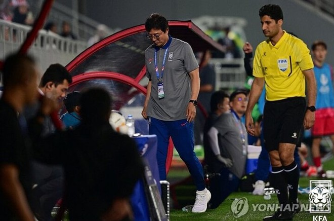 Thua U23 Indonesia, trợ lý HLV Hàn Quốc đổ lỗi cho chấn thương, thiếu cầu thủ - ảnh 1