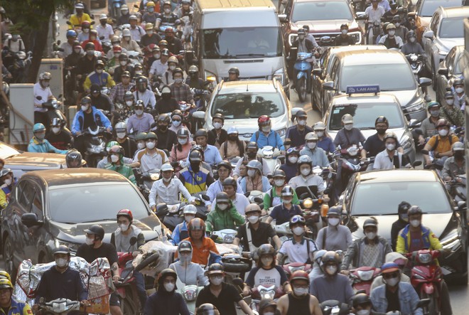 Chính thức “khởi động” cho kỳ nghỉ lễ 5 ngày: Người dân lên đường về quê, kẹt xe khắp mọi nơi - ảnh 26