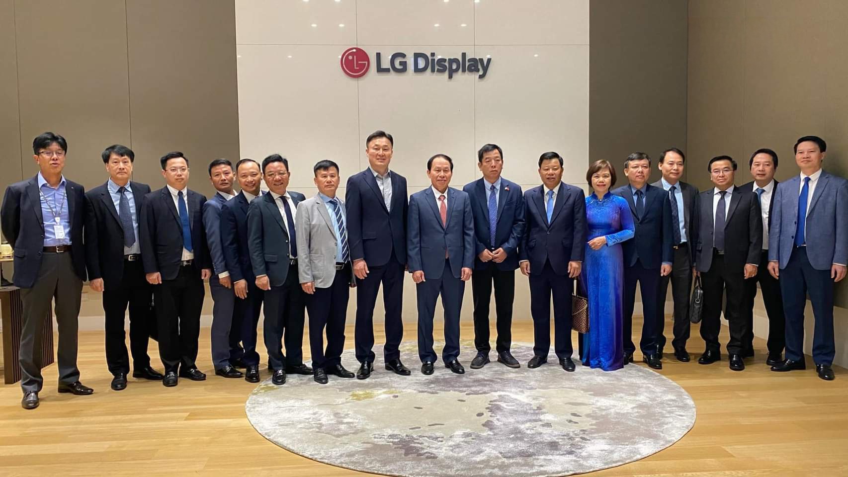 Bí thư Thành ủy Lê Tiến Châu: Mong muốn Tập đoàn LG tiếp tục mở rộng đầu tư vào “cứ điểm” Hải Phòng - ảnh 3