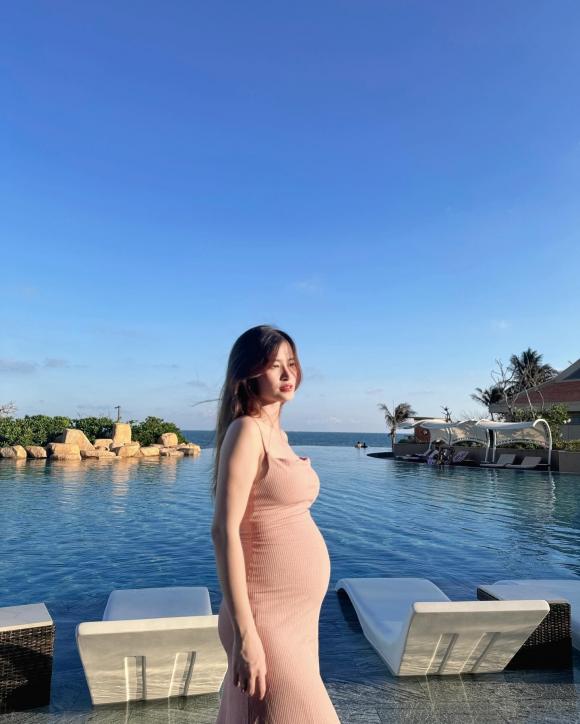 Đông Nhi tự tin diện váy ôm sát cơ thể ở tháng thứ 5 thai kì, sắc vóc mẹ bầu hiện tại thế nào? - ảnh 2