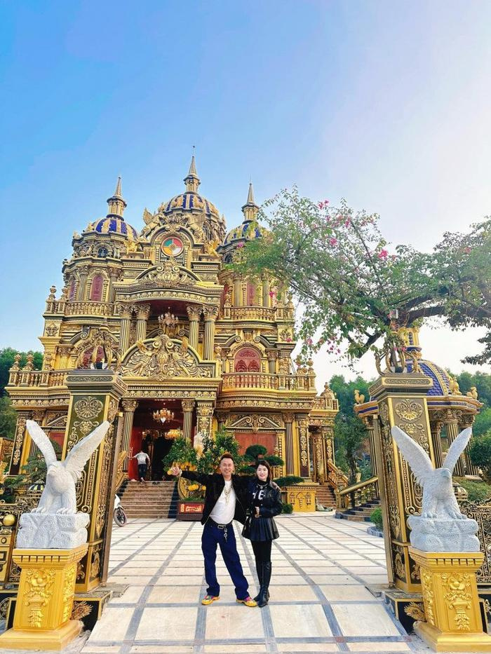 ''Choáng'' với lâu đài dát vàng gần 100 tỷ ở Nghệ An, gia chủ tiết lộ số tiền điện mỗi tháng càng thêm sốc - ảnh 2