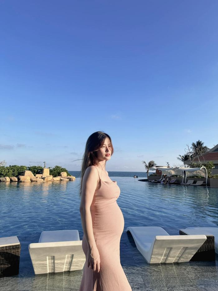 Đông Nhi thay đổi rõ rệt khi mang bầu lần hai, visual mong manh khiến netizen thổn thức - ảnh 1