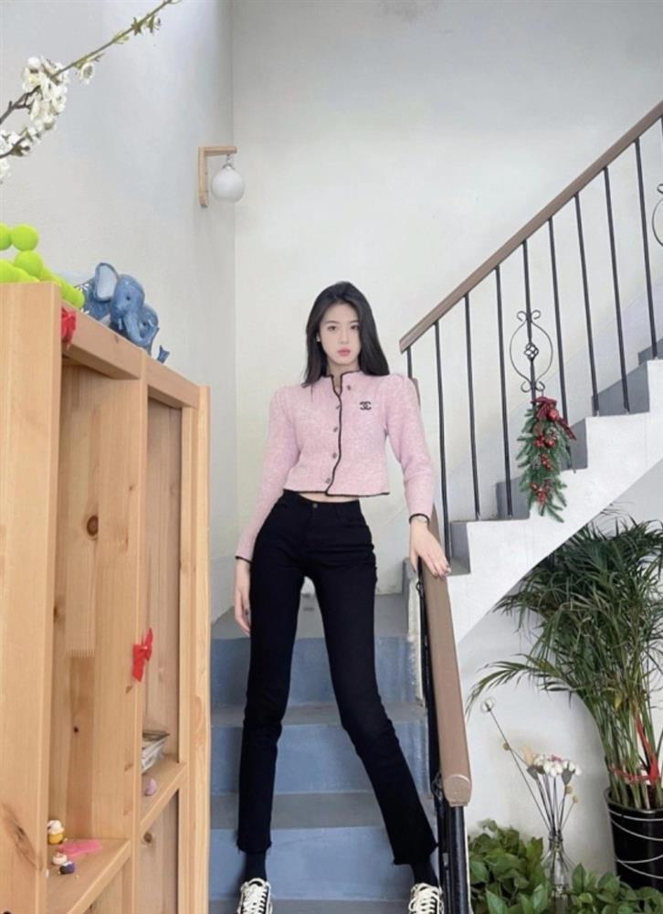 'Nữ thần bóng rổ' tộc Nội Mông cao 1,9m chăm mặc khoe tỷ lệ cơ thể đẹp - ảnh 6