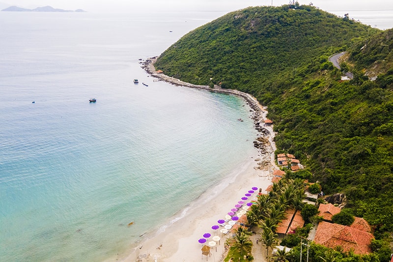 Phát hiện bãi biển ít lên quảng cáo chỉ cách Nha Trang 60km, mệnh danh là “thủ phủ” của loạt resort 5 sao - ảnh 1