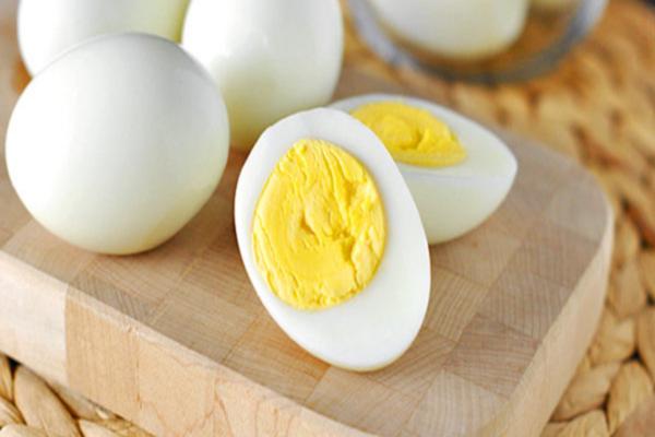 Ăn trứng gà bổ não, đẹp da nhưng những ai không nên ăn? - ảnh 1