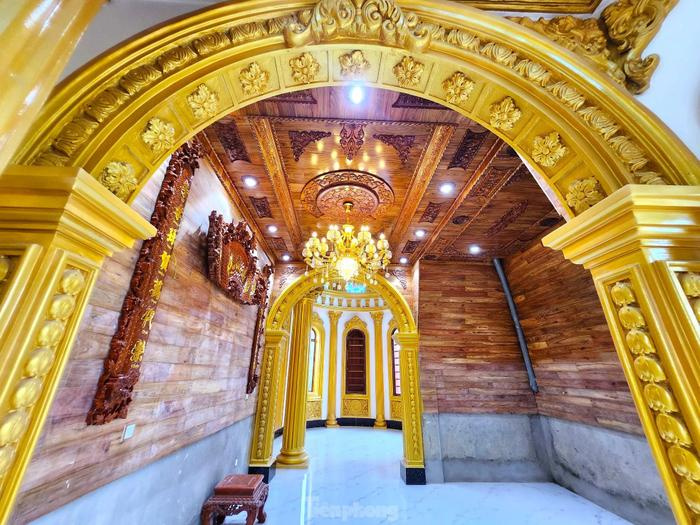 ''Choáng'' với lâu đài dát vàng gần 100 tỷ ở Nghệ An, gia chủ tiết lộ số tiền điện mỗi tháng càng thêm sốc - ảnh 4