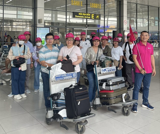 Khung cảnh lạ ở sân bay Tân Sơn Nhất trong ngày đầu nghỉ lễ 30-4, 1-5 - ảnh 4