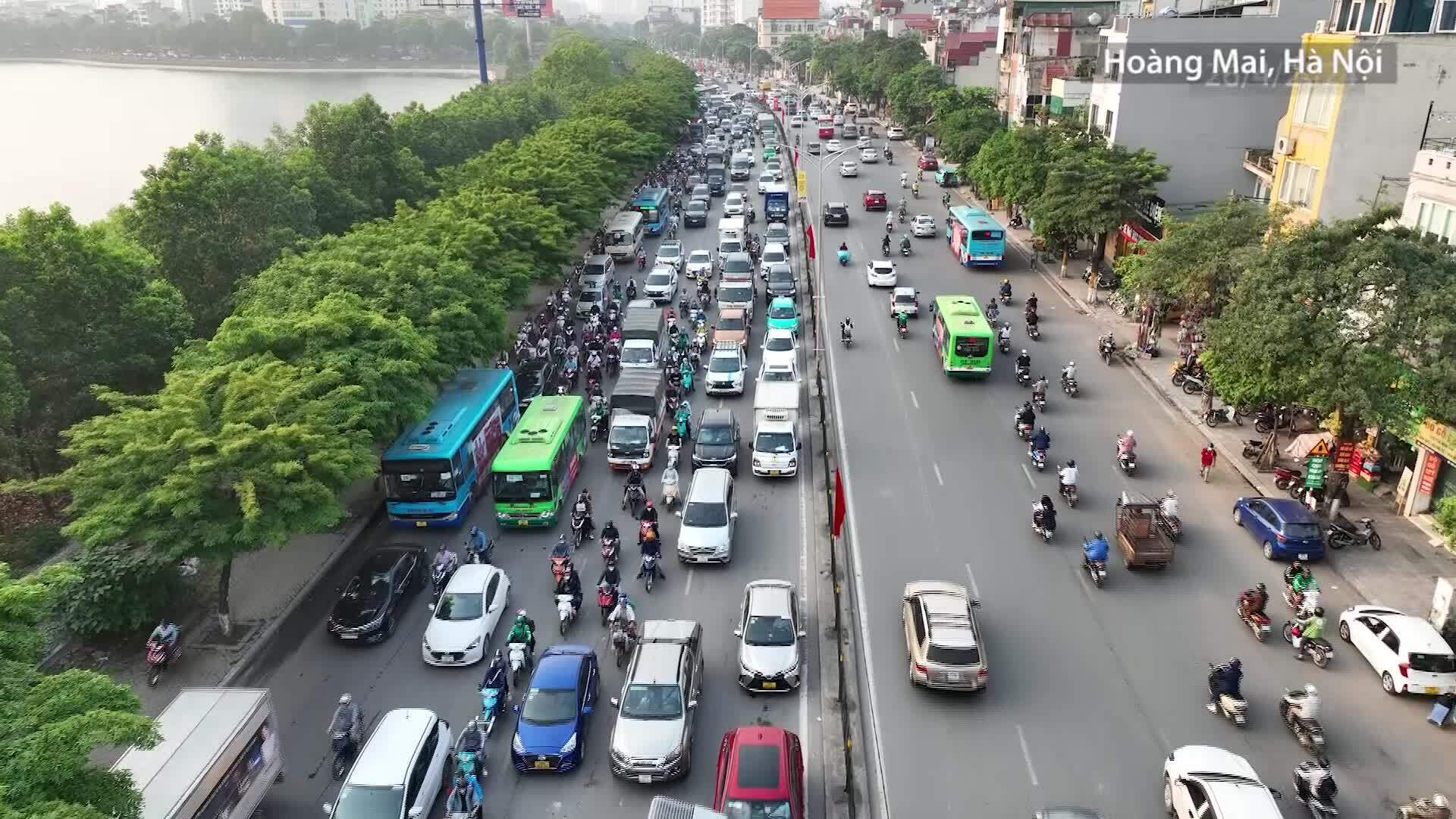 Cửa ngõ Hà Nội, TP HCM đông nghịt người về quê nghỉ lễ 30/4 - ảnh 4