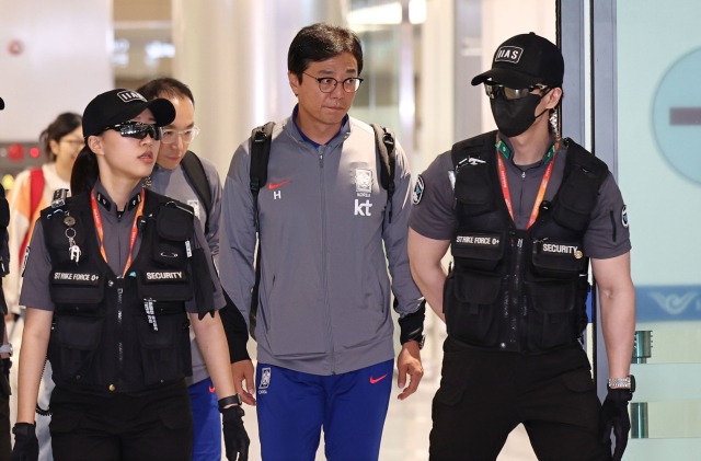 U23 Hàn Quốc buồn bã về nước sau thất bại chấn động tại giải U23 châu Á, HLV trưởng nghẹn ngào cúi đầu xin lỗi - ảnh 6
