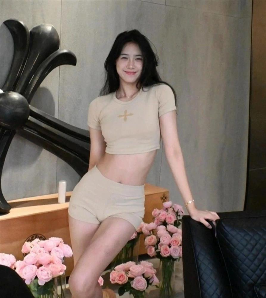 'Nữ thần bóng rổ' tộc Nội Mông cao 1,9m chăm mặc khoe tỷ lệ cơ thể đẹp - ảnh 5