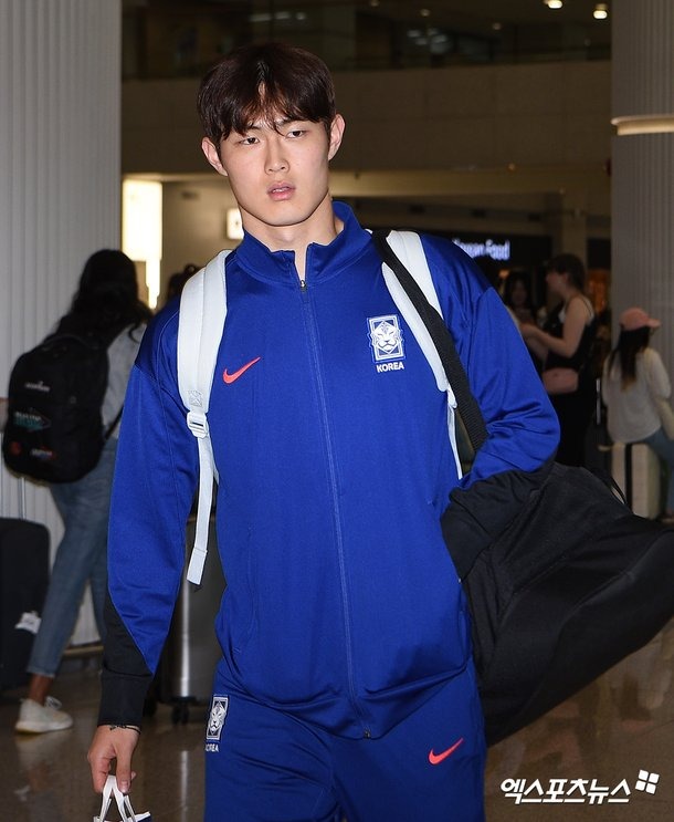 U23 Hàn Quốc buồn bã về nước sau thất bại chấn động tại giải U23 châu Á, HLV trưởng nghẹn ngào cúi đầu xin lỗi - ảnh 5