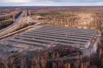 Thật khó tin, nơi mùa đông khắc nghiệt nhất thế giới như Alaska vẫn có trang trại năng lượng mặt trời