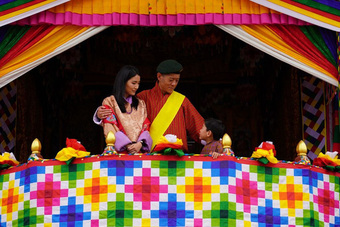 Đăng ảnh kỷ niệm 10 năm ngày cưới, Hoàng hậu "vạn người mê" Bhutan khiến dư luận phát sốt với vẻ ngoại hình hiện tại