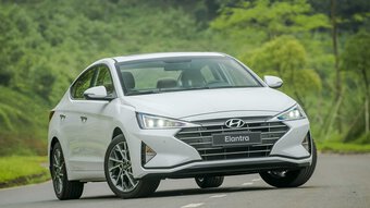 Bảng giá xe Hyundai tháng 11: Hyundai Elantra ưu đãi 30 triệu đồng kèm quà tặng tại đại lý