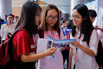 Sinh viên Văn Lang tiếp cận hàng ngàn vị trí việc làm qua Job Fair online