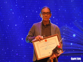 ''Nghiệp chướng'' của Lưu Vĩ Lân giành giải A Giải thưởng văn học nghệ thuật năm 2021