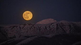 Kỳ trăng đầu tiên của năm 2022 là ''mặt trăng sói''