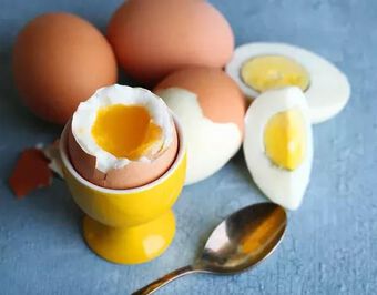 Có phải lòng đỏ trứng càng sẫm màu càng bổ dưỡng? Chuyên gia chỉ ra 2 yếu tố quyết định