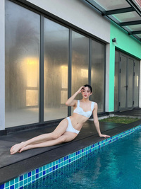 Lương Thuỳ Linh ở tuổi 21 bạo quá: Ra đường mặc croptop không nội y, xả ảnh bikini tấm nào tấm nấy cực cháy