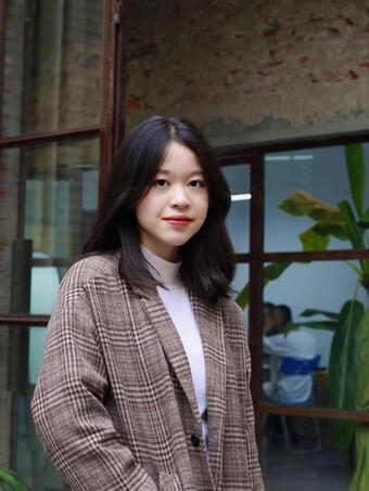 Cô gái Gen Z xinh đẹp trở thành sinh viên đại học Canada ở tuổi 17