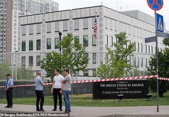 Mỹ tuyên bố rút bớt nhân viên đại sứ quán, khuyến cáo công dân rời Ukraine ngay lập tức