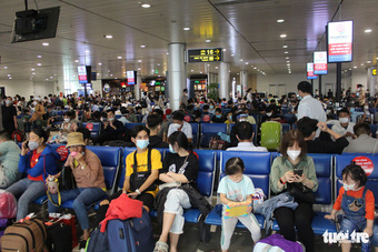 Sân bay Tân Sơn Nhất giải thích lý do ''chật ních người''