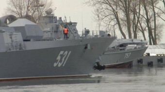 NATO ồ ạt điều binh, tàu chiến Nga xuất bến